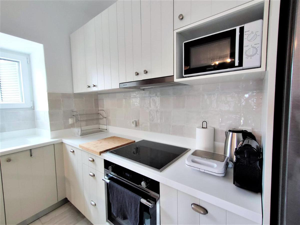 Spiti Sea View Neoclassical House In Stenies Екстер'єр фото