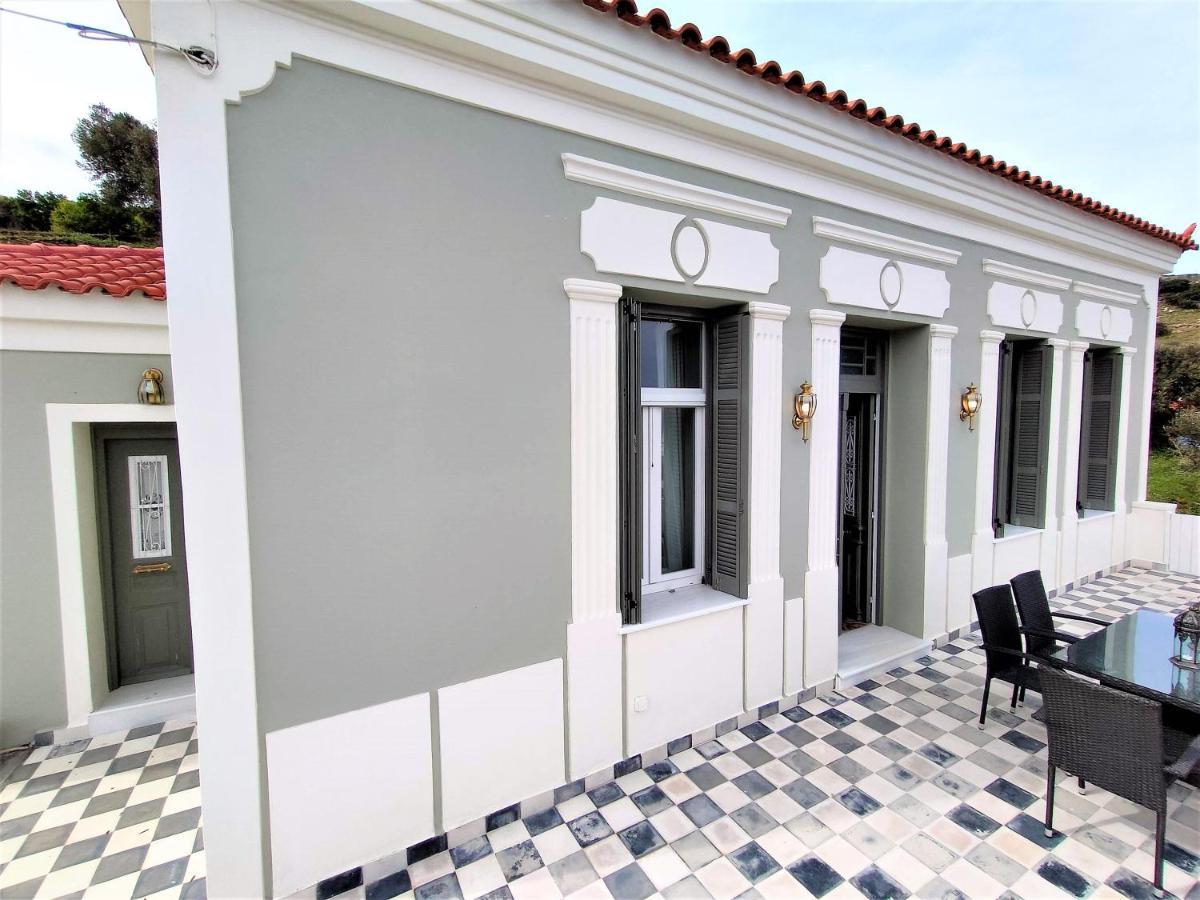 Spiti Sea View Neoclassical House In Stenies Екстер'єр фото